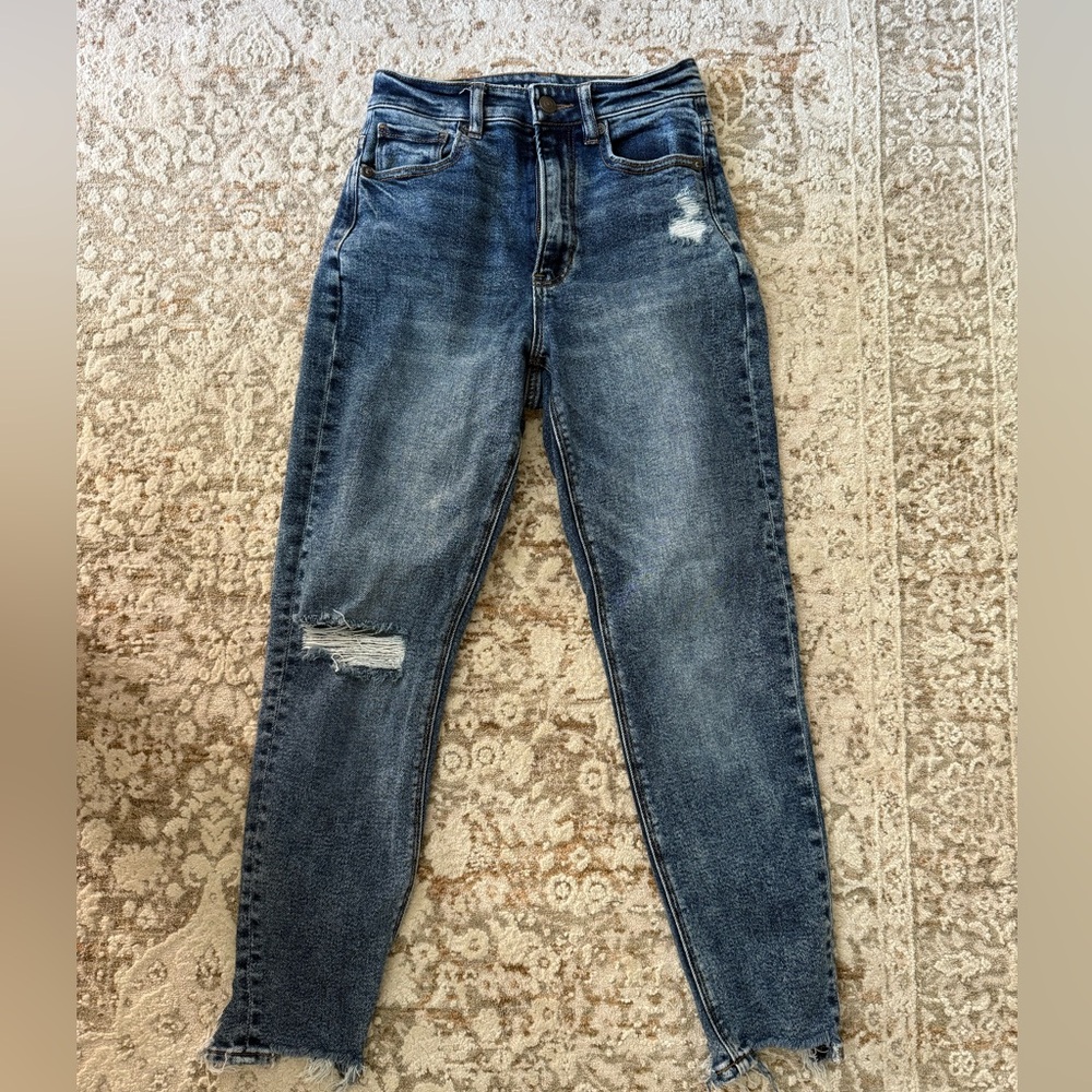 00SHORT American Eagle Outfitters Blue Mom Jeans Distressed